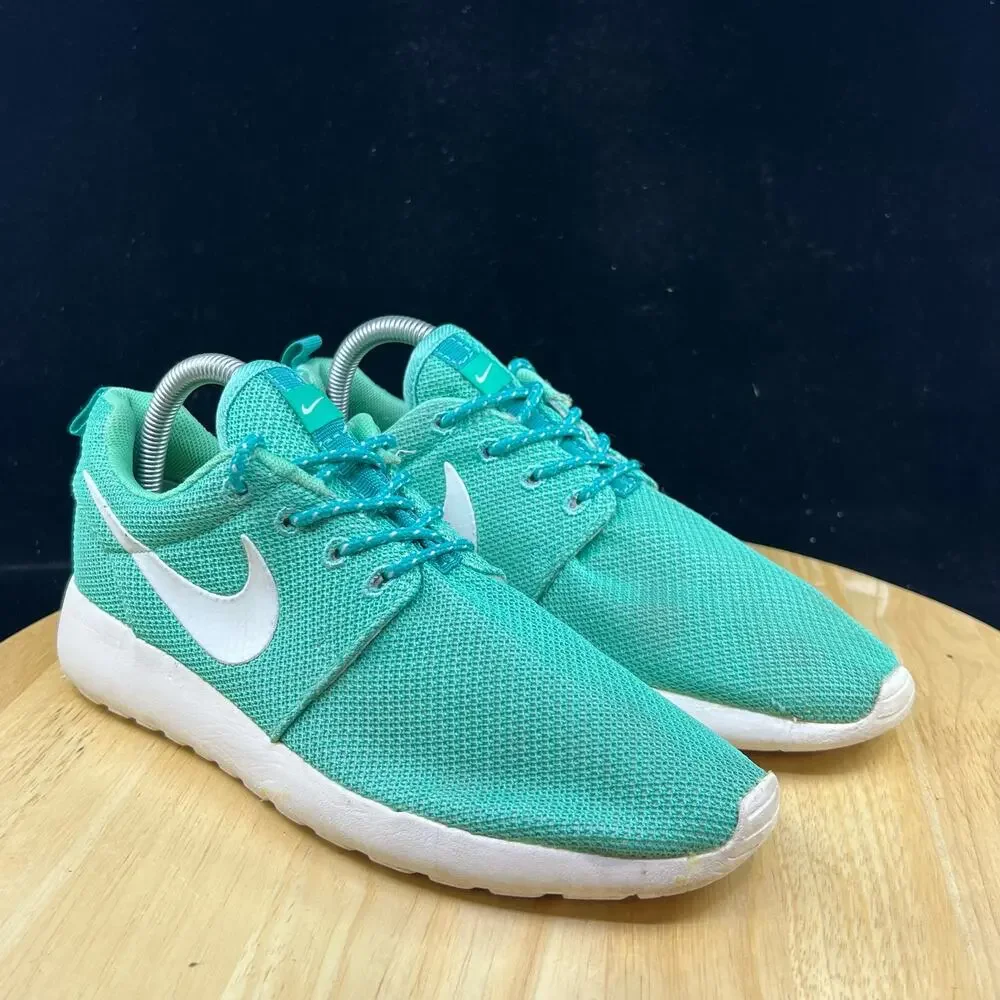 Nike Roshe Teal Blue/ White Womens athletic shoe Size 8.5